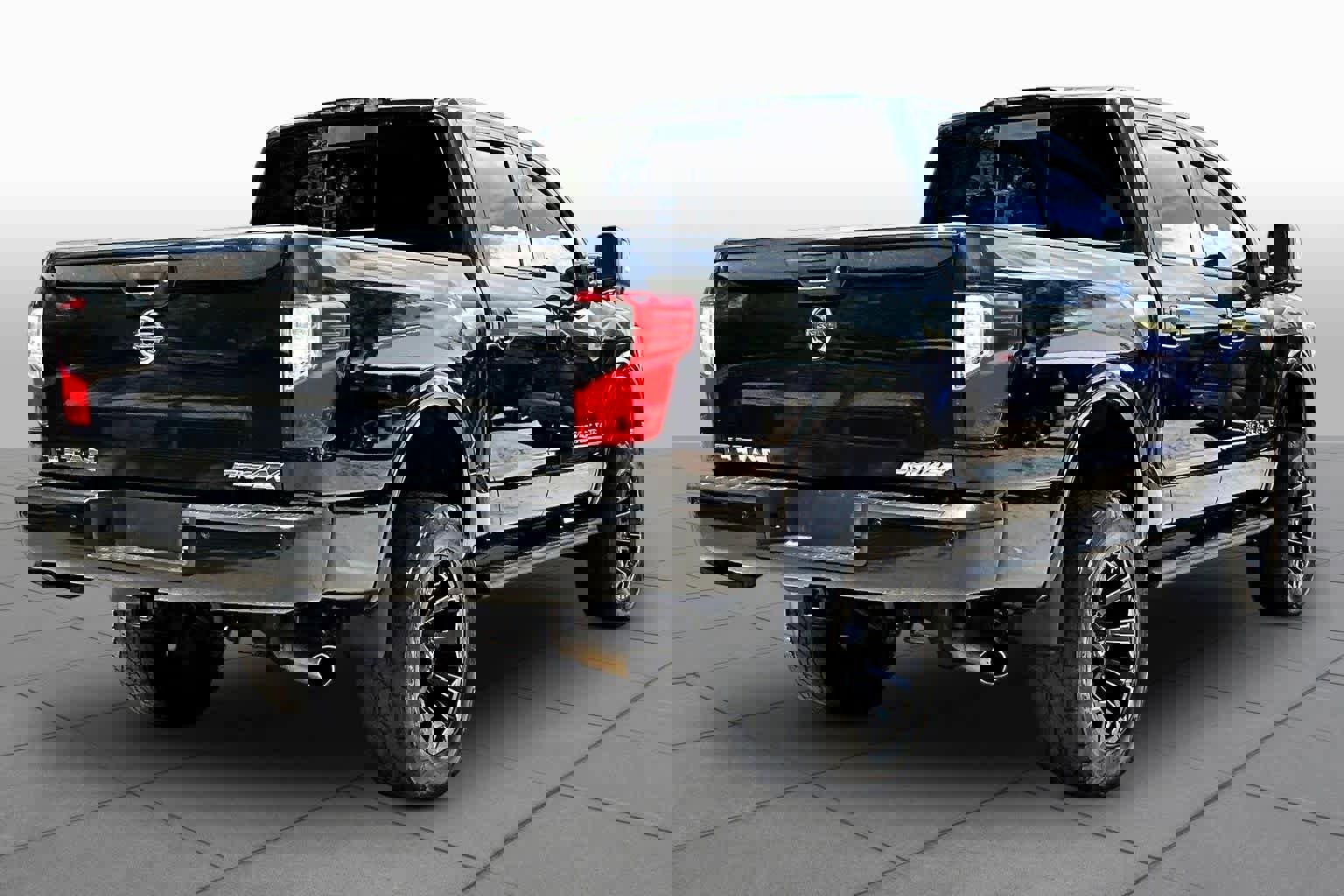 Used 2019 Nissan Titan PRO-4X w/ Pro-4x Convenience Package image 13