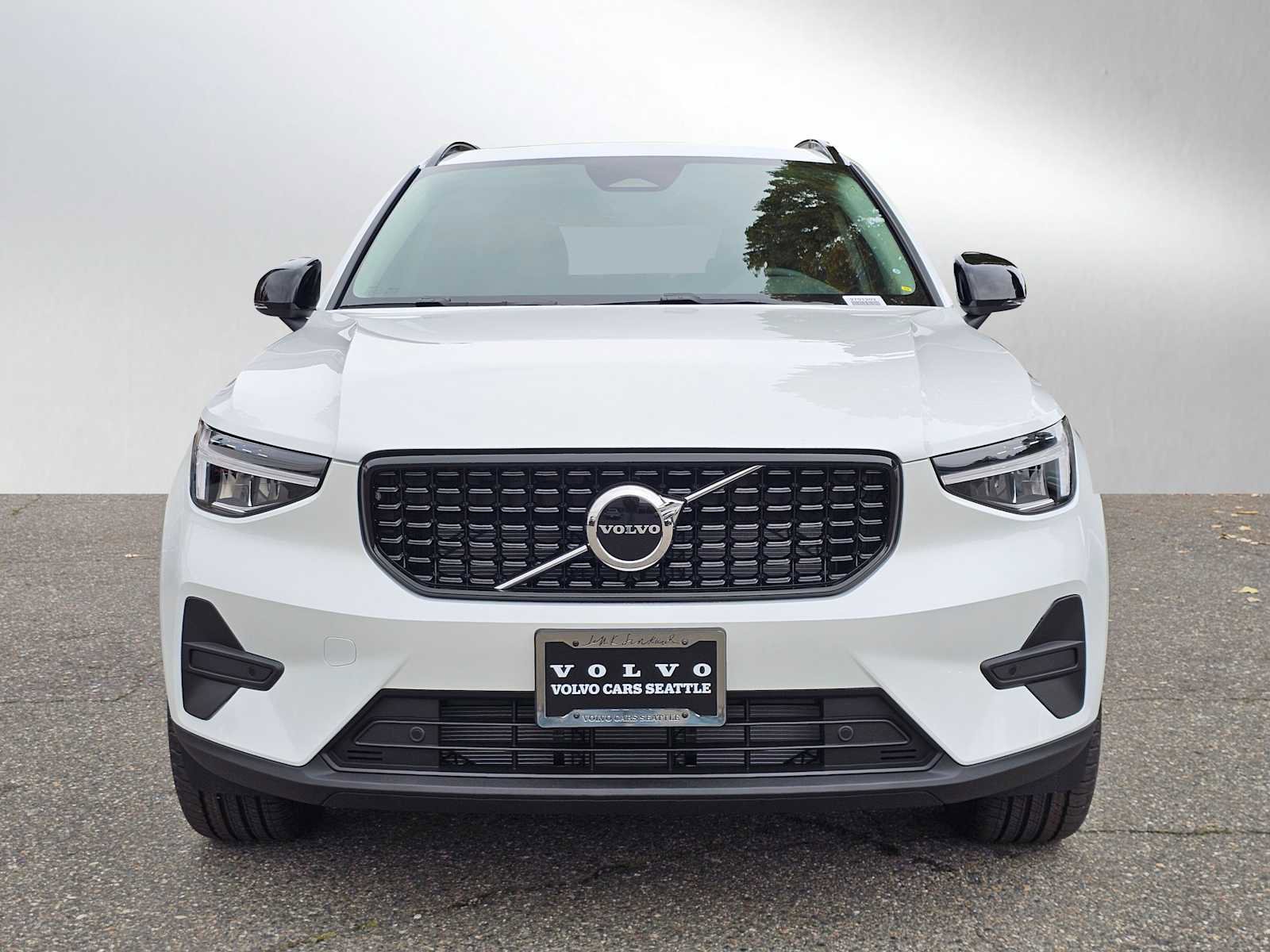 New 2026 Volvo XC40 B5 Core w/ Climate Package image 2