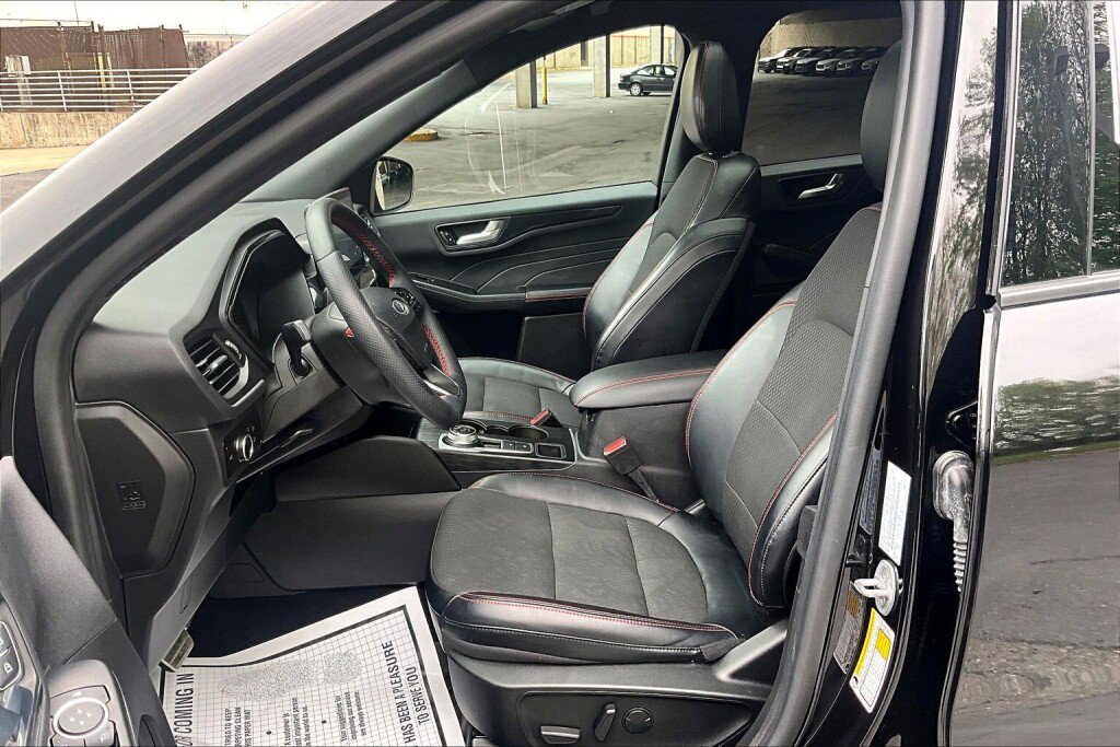 Used 2023 Ford Escape ST-Line w/ Tech Pack #1 AWD/4WD image 15