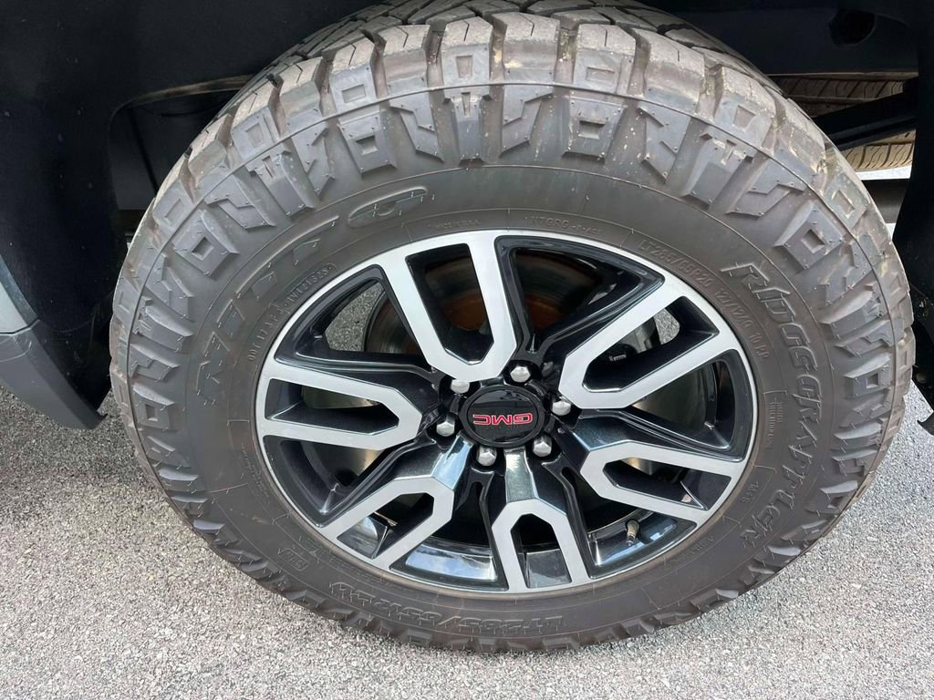 Used 2024 GMC Sierra 1500 AT4 w/ Technology Package AWD/4WD image 12