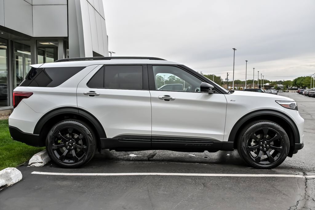 Certified 2023 Ford Explorer ST-Line AWD/4WD image 11