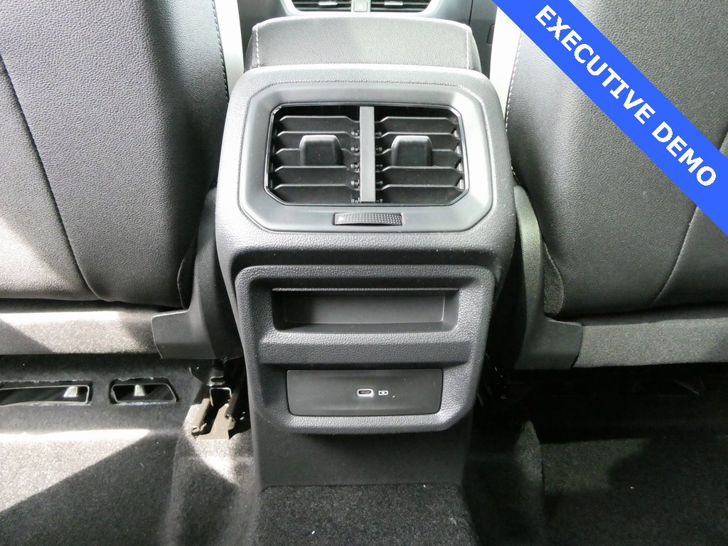 Certified 2025 Volkswagen Taos SE image 39