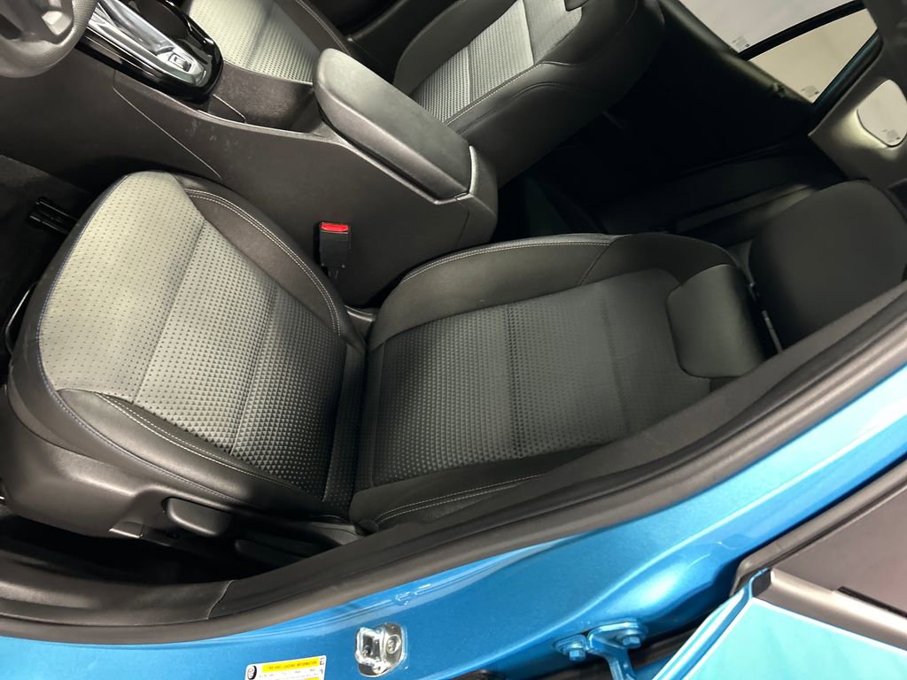 Used 2025 Chevrolet Trax LT w/ Sunroof Package image 12