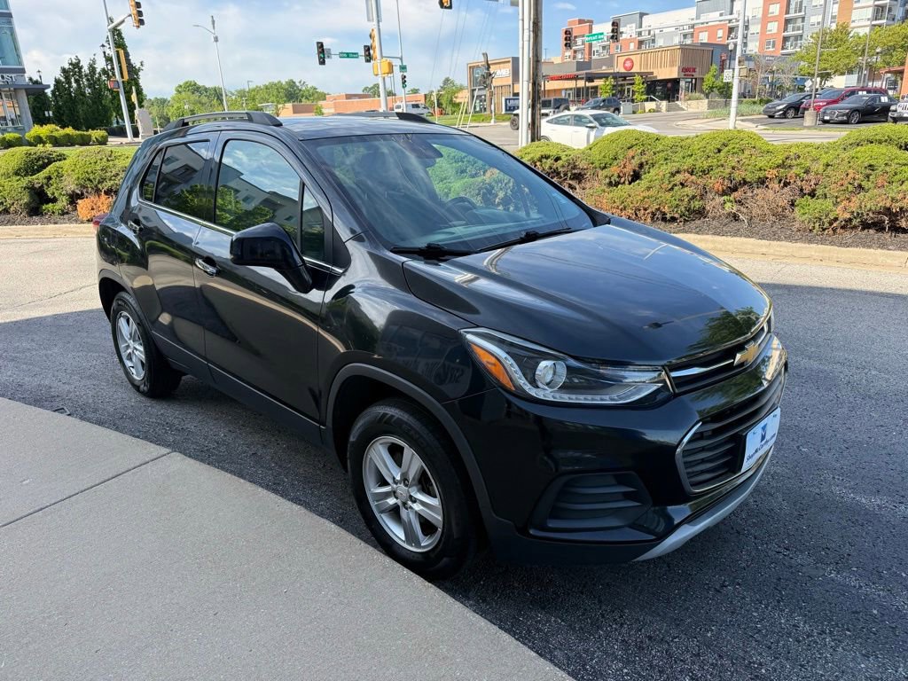 Used 2020 Chevrolet Trax LT w/ LT Convenience Package AWD/4WD image 3