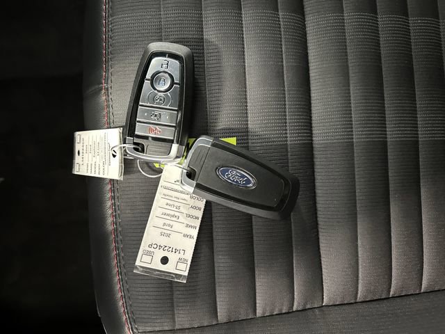 Certified 2025 Ford Explorer ST-Line image 31