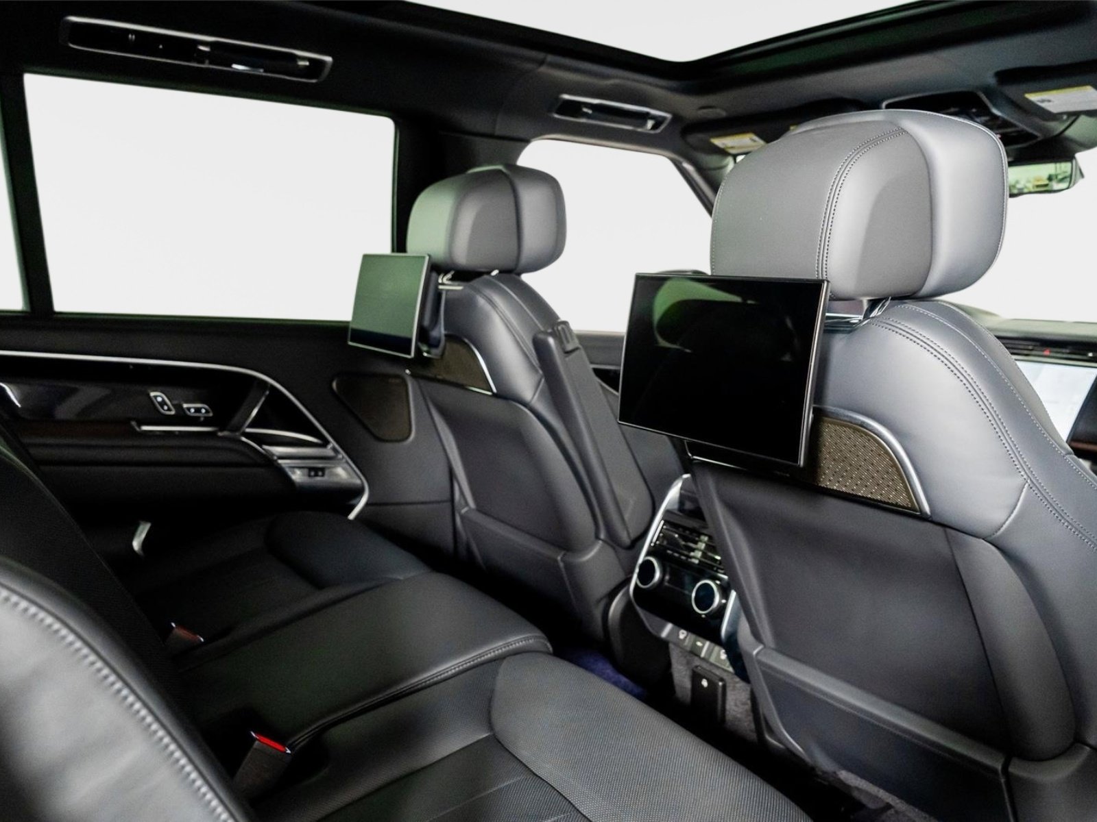 Used 2024 Land Rover Range Rover Long Wheelbase Autobiography image 46