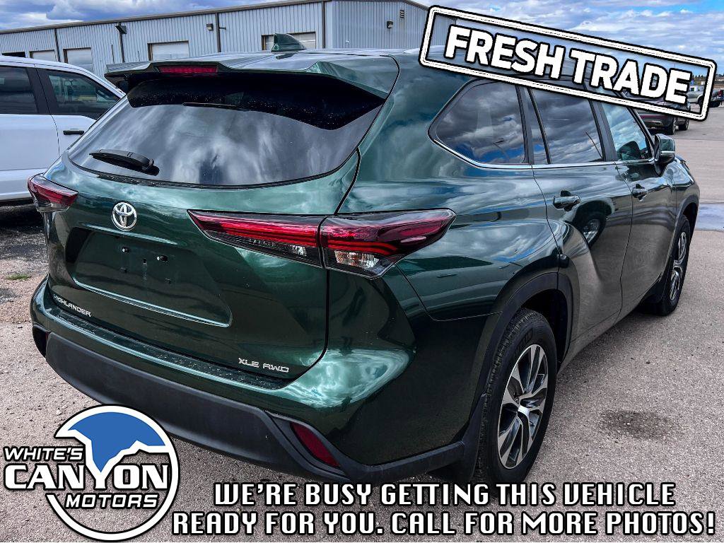 Used 2024 Toyota Highlander XLE image 2