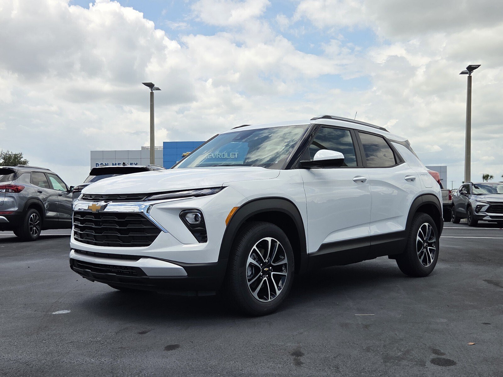 New 2026 Chevrolet TrailBlazer LT w/ Driver Confidence Package FWD image 2