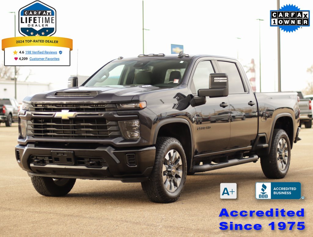 Used 2024 Chevrolet Silverado 2500 Custom w/ Custom Value Package image 3