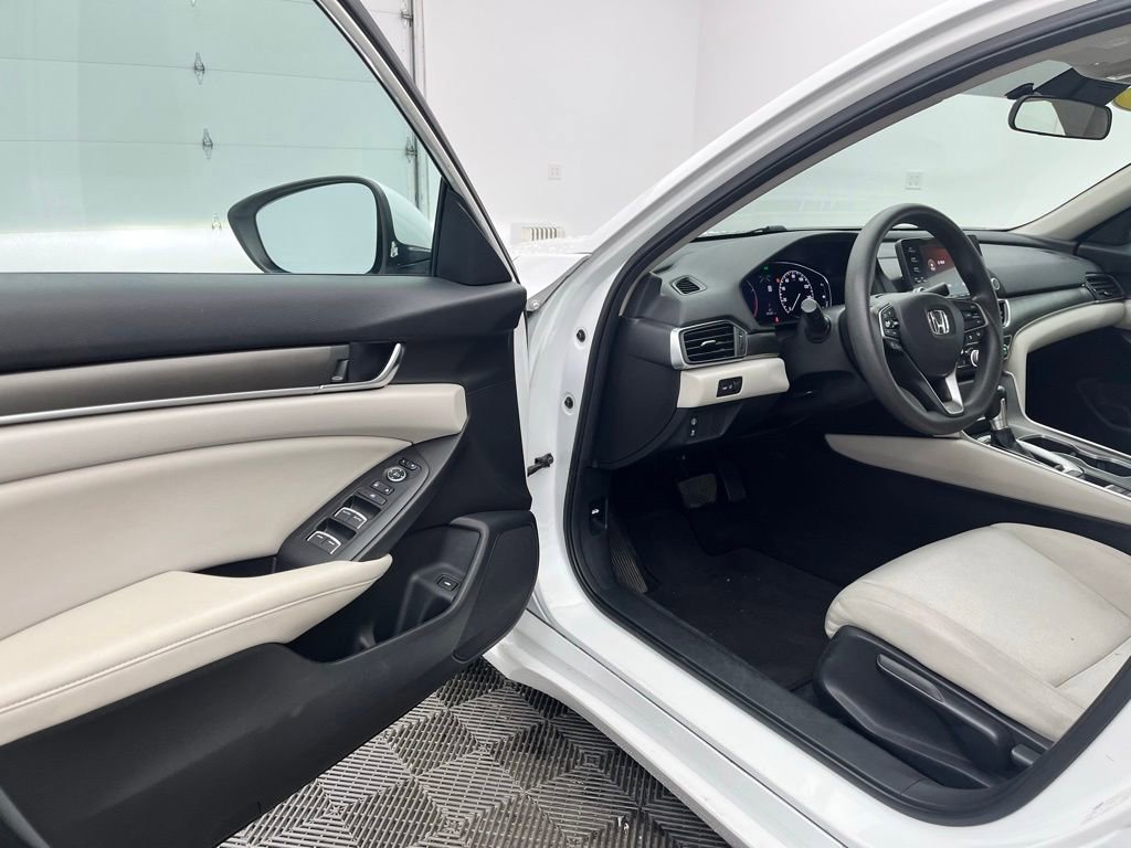 Used 2018 Honda Accord LX image 15