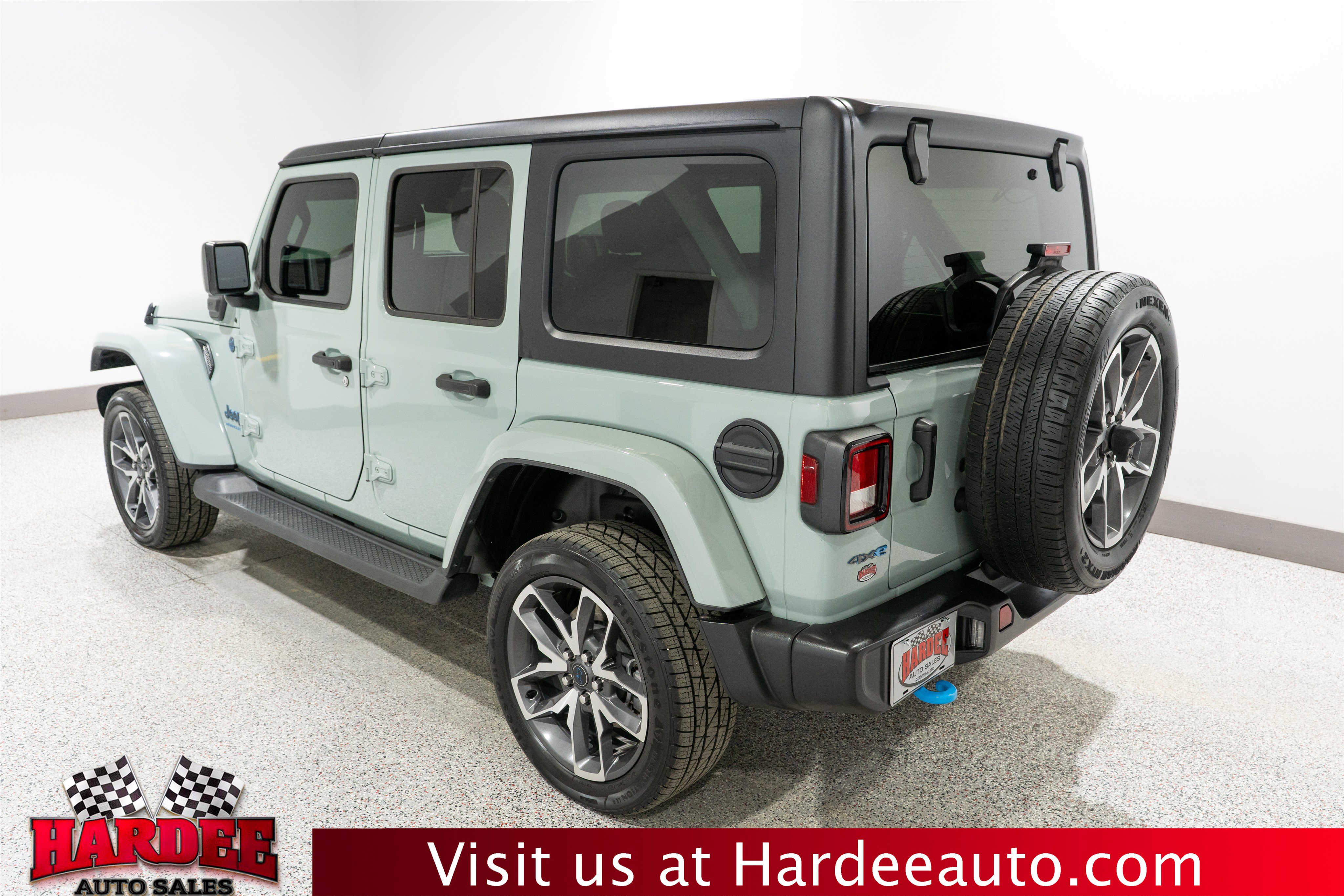 Used 2024 Jeep Wrangler Unlimited w/ Convenience Group AWD/4WD image 3