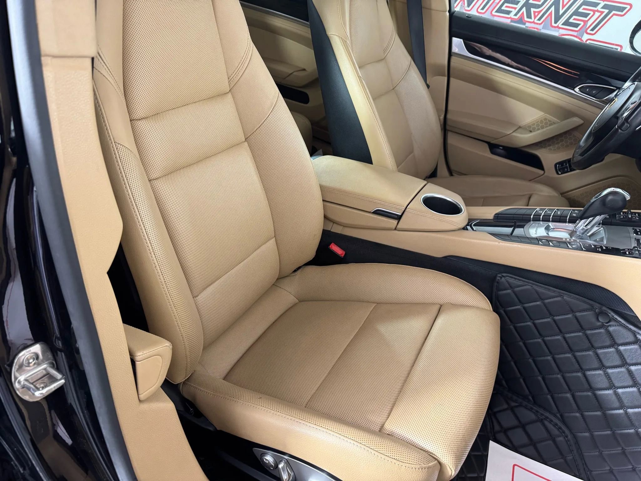 Used 2016 Porsche Panamera image 34