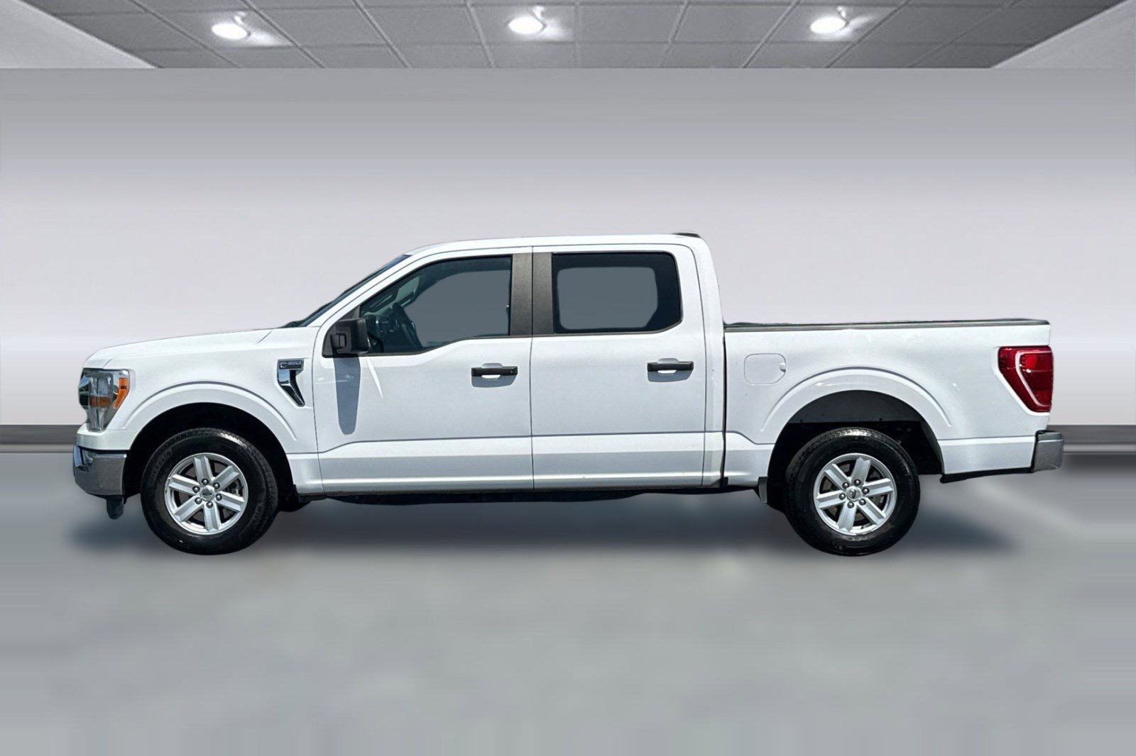 Used 2021 Ford F150 XLT RWD image 2