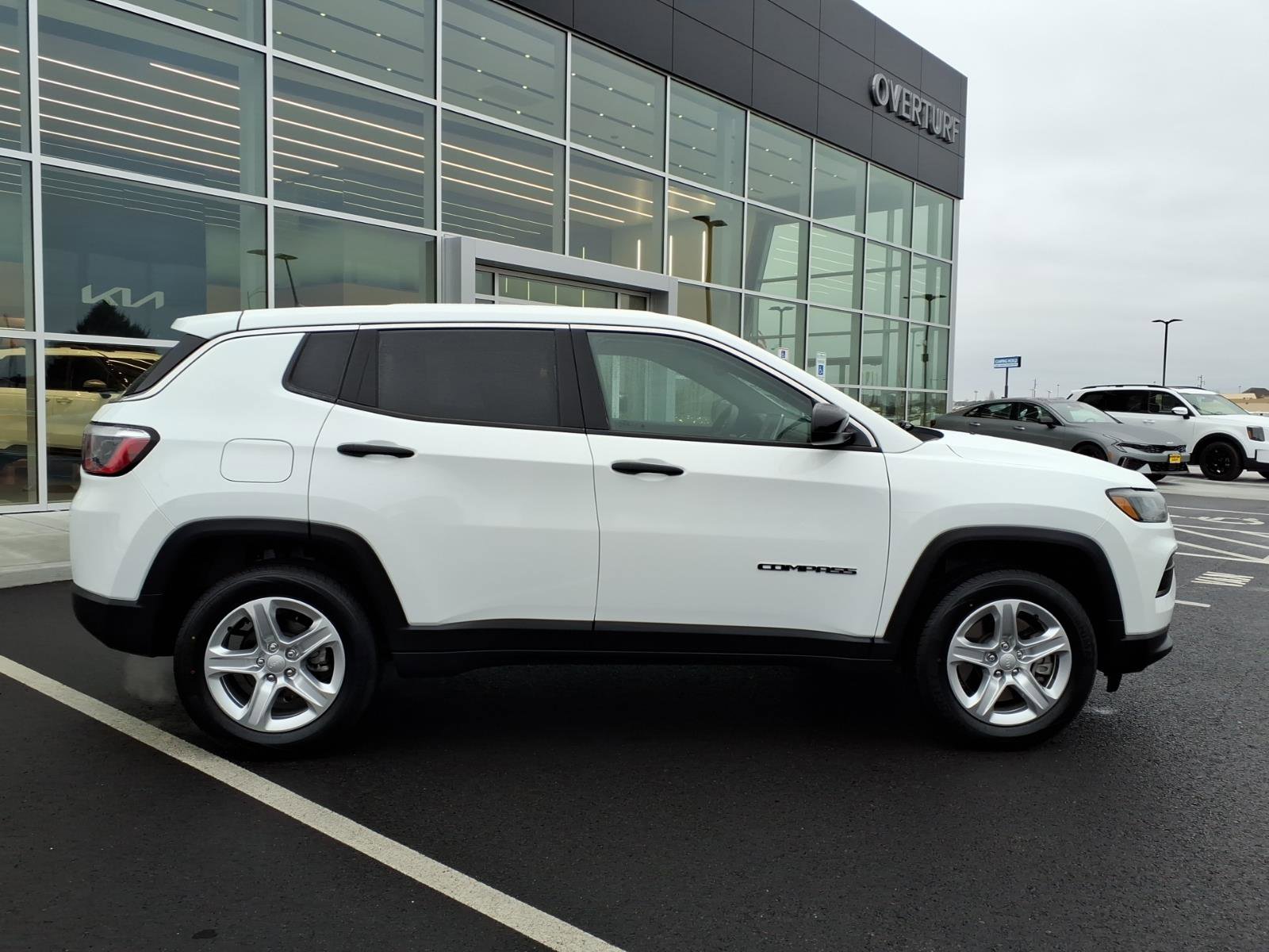 Used 2023 Jeep Compass Sport image 8