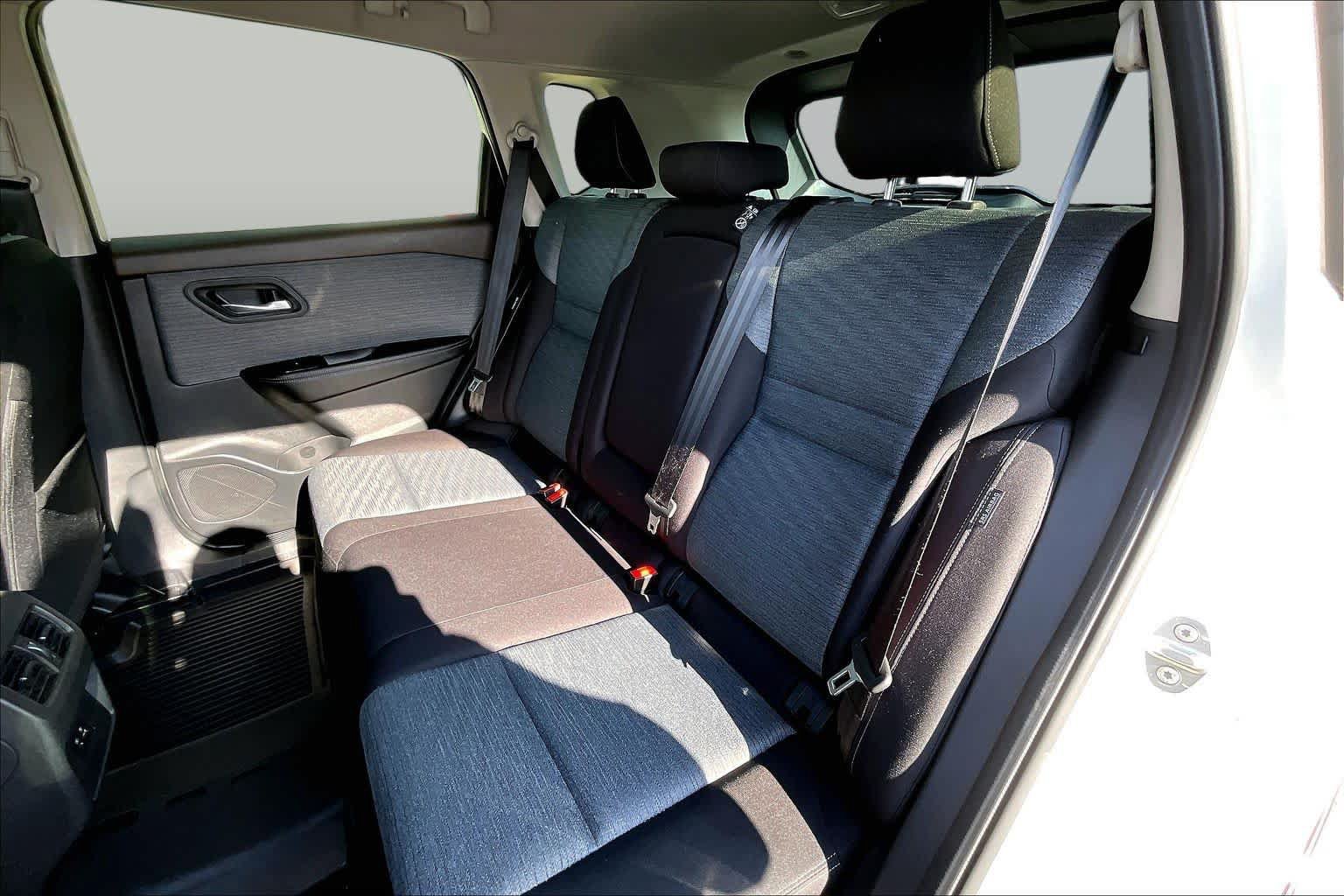 Used 2023 Nissan Rogue SV FWD image 21