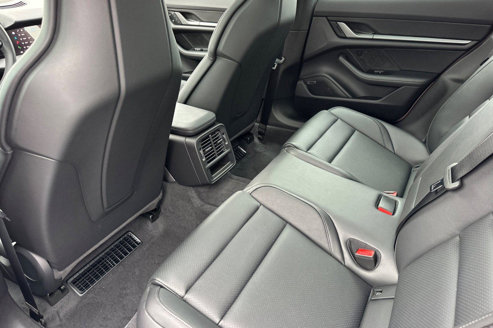 New 2026 Porsche Taycan image 13