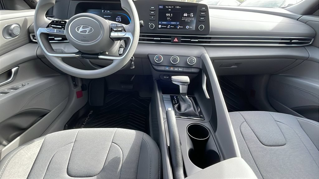 Used 2026 Hyundai Elantra SE FWD image 18