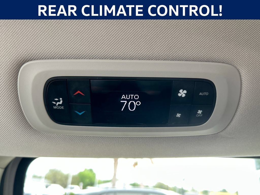 Used 2023 Chrysler Pacifica Touring-L FWD image 32