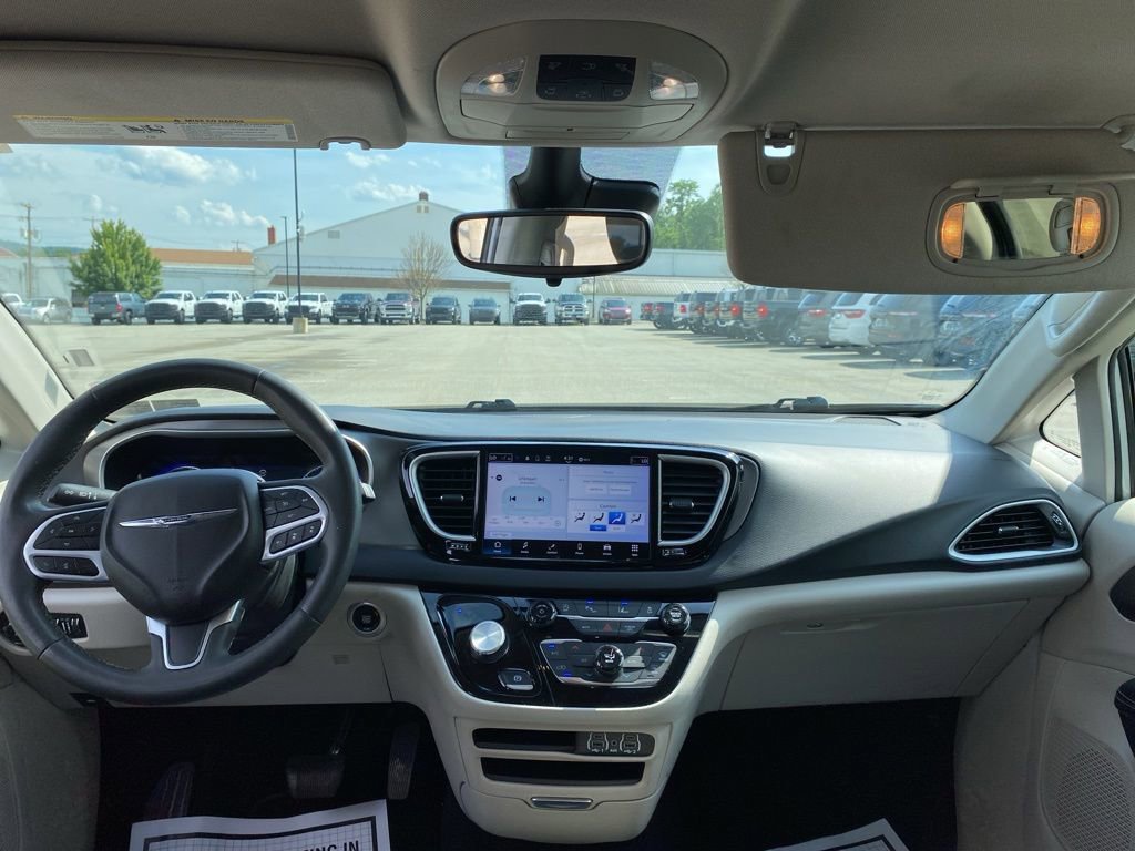 Used 2023 Chrysler Pacifica Touring-L image 20