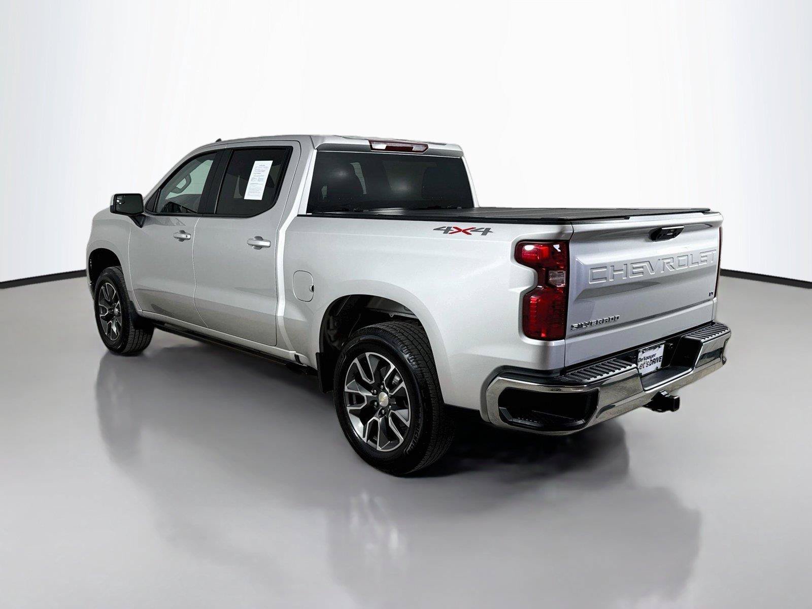 Used 2022 Chevrolet Silverado 1500 LT AWD/4WD image 10