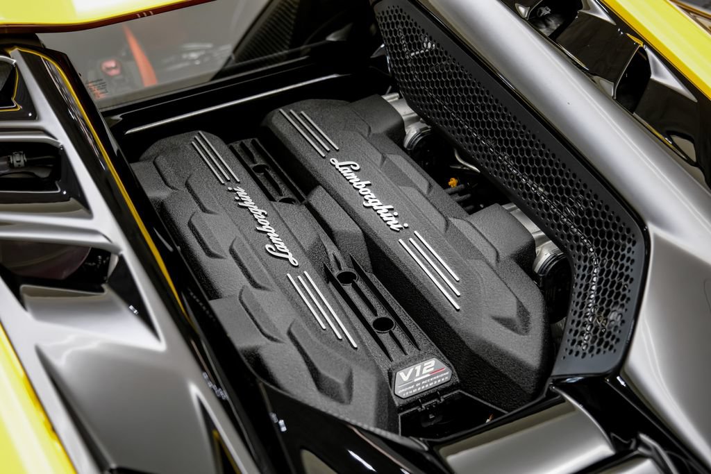 Used 2025 Lamborghini Revuelto AWD/4WD image 55