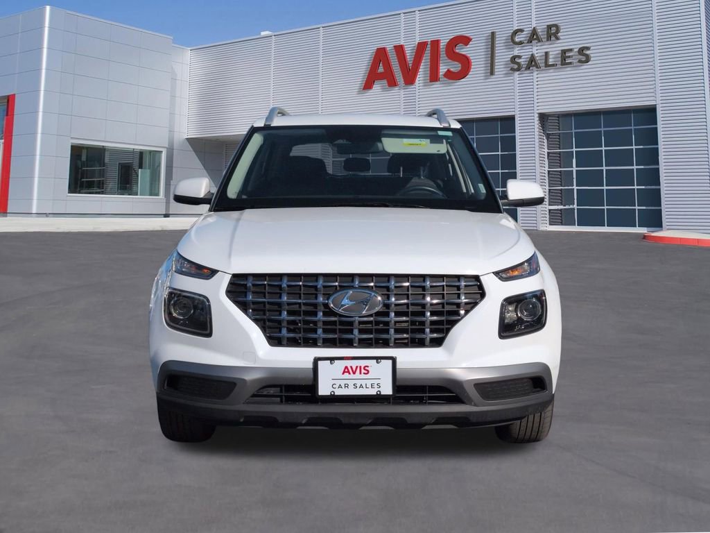 Used 2025 Hyundai Venue SEL FWD image 2