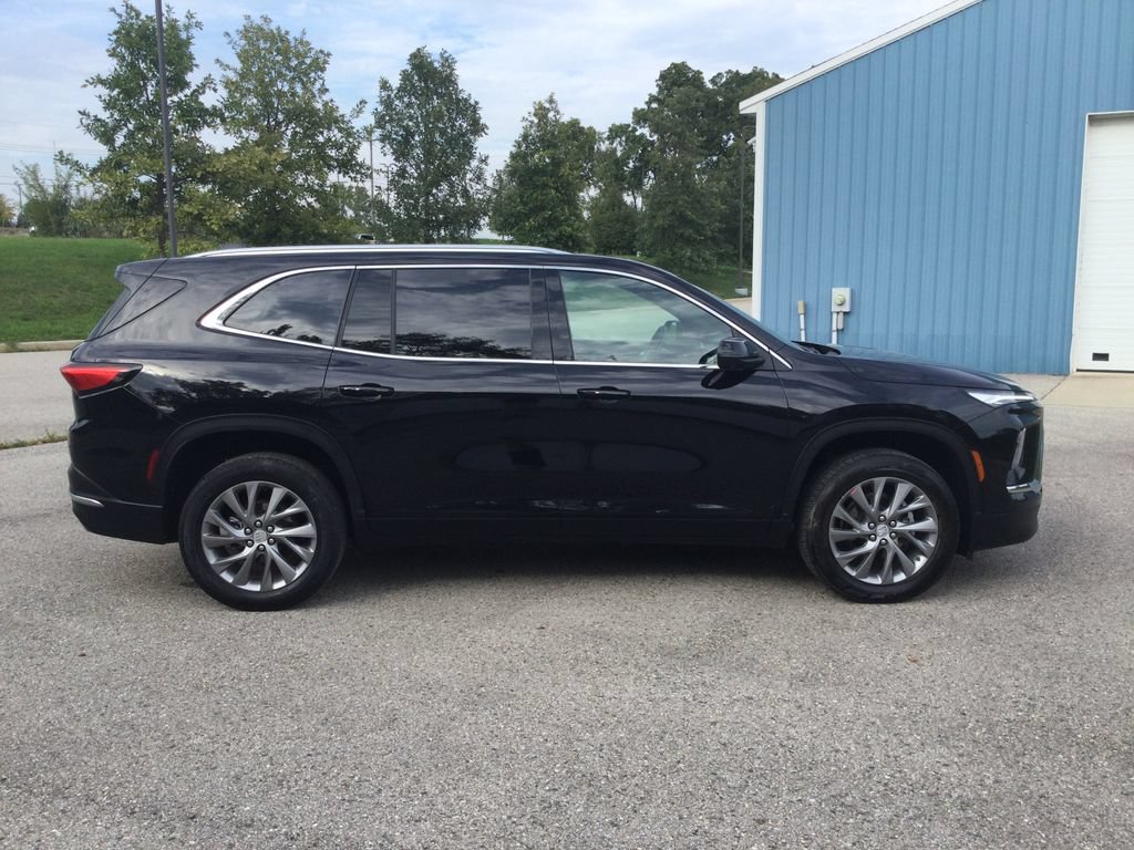 Used 2025 Buick Enclave Preferred AWD/4WD image 8