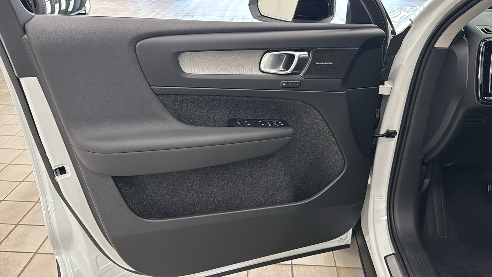 New 2026 Volvo XC40 B5 Ultra w/ Protection Package Premier AWD/4WD image 21