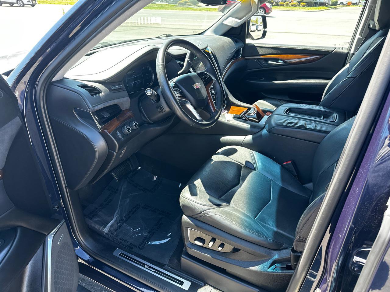 Used 2017 Cadillac Escalade ESV Premium Luxury AWD/4WD image 9