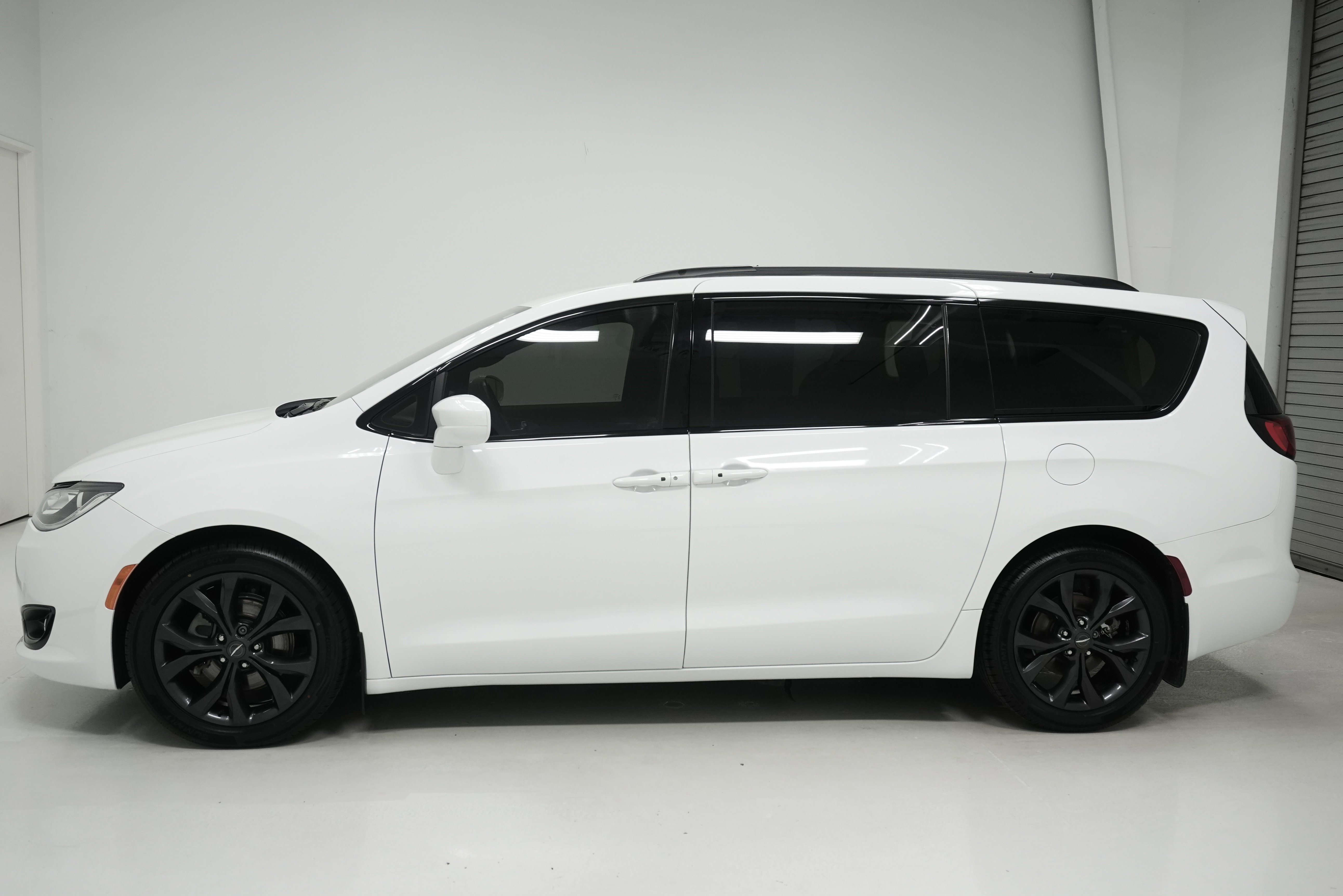 Used 2020 Chrysler Pacifica Touring-L Plus image 7