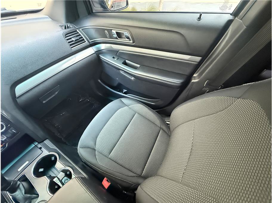 Used 2019 Ford Explorer XLT w/ Equipment Group 201A FWD image 12