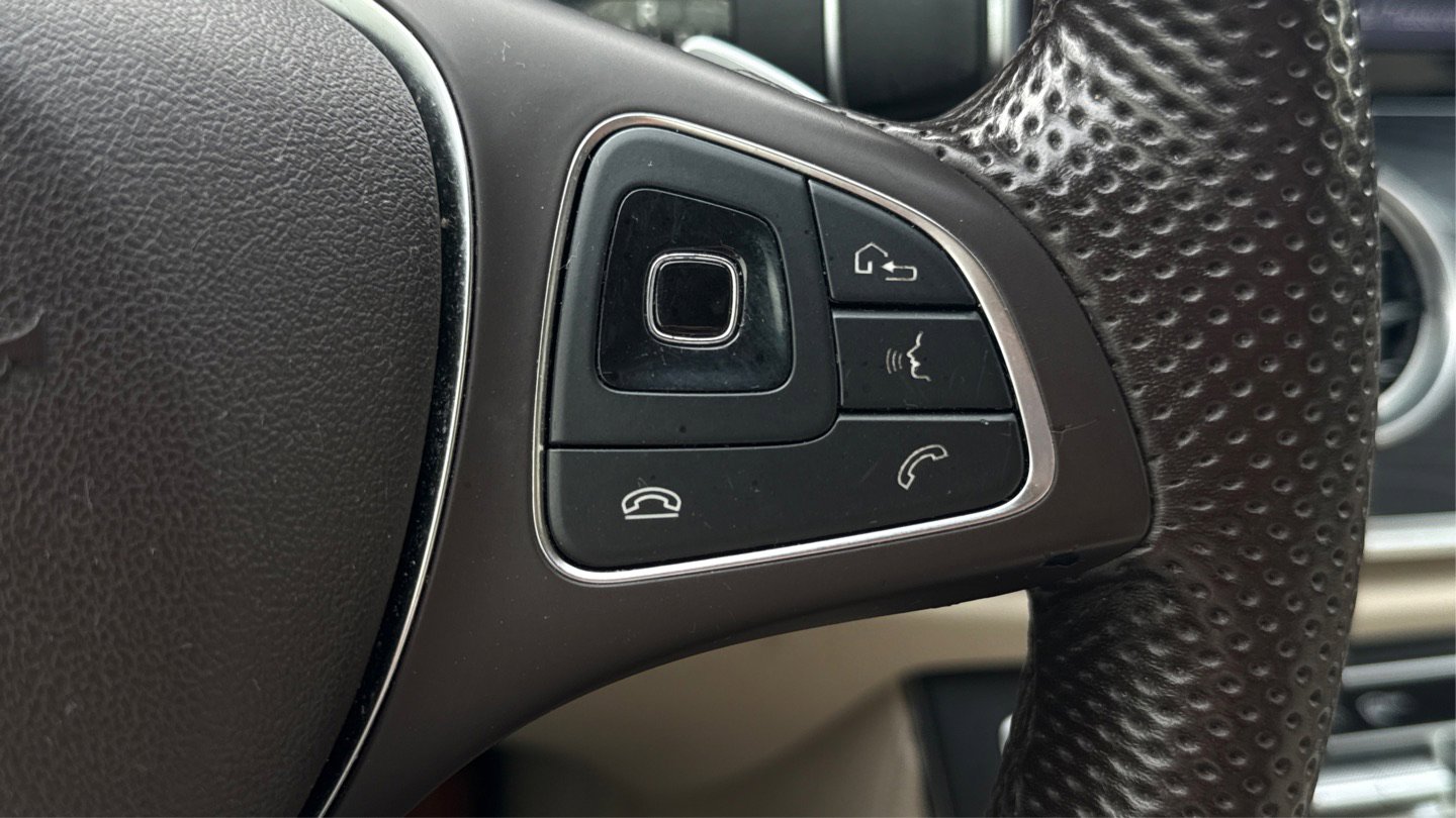 Used 2018 Mercedes-Benz E 300 image 36