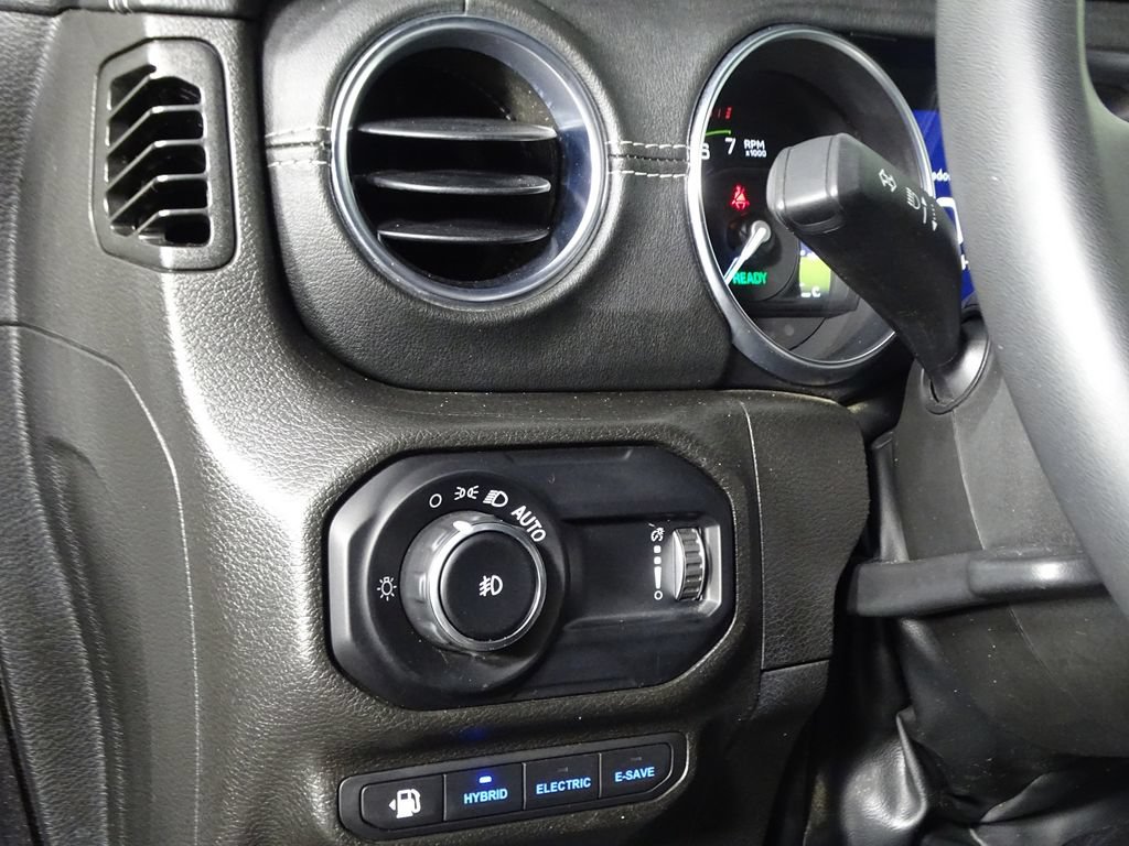 Used 2023 Jeep Wrangler Unlimited Sahara AWD/4WD image 19