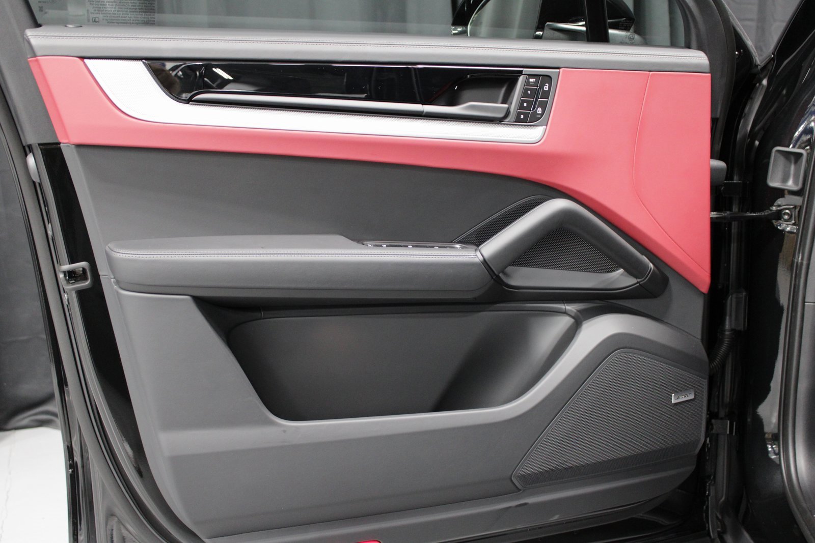 New 2026 Porsche Cayenne E-Hybrid Coupe image 25