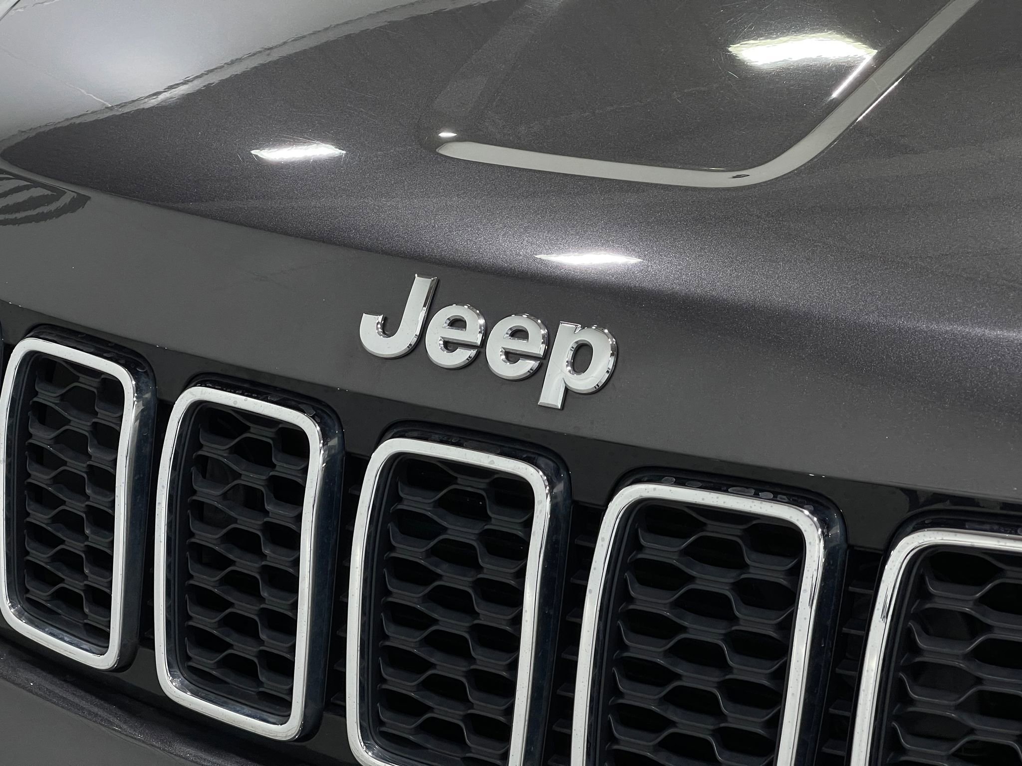 Used 2018 Jeep Grand Cherokee Limited image 38