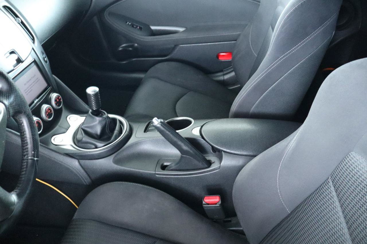 Used 2017 Nissan 370Z Coupe RWD image 17