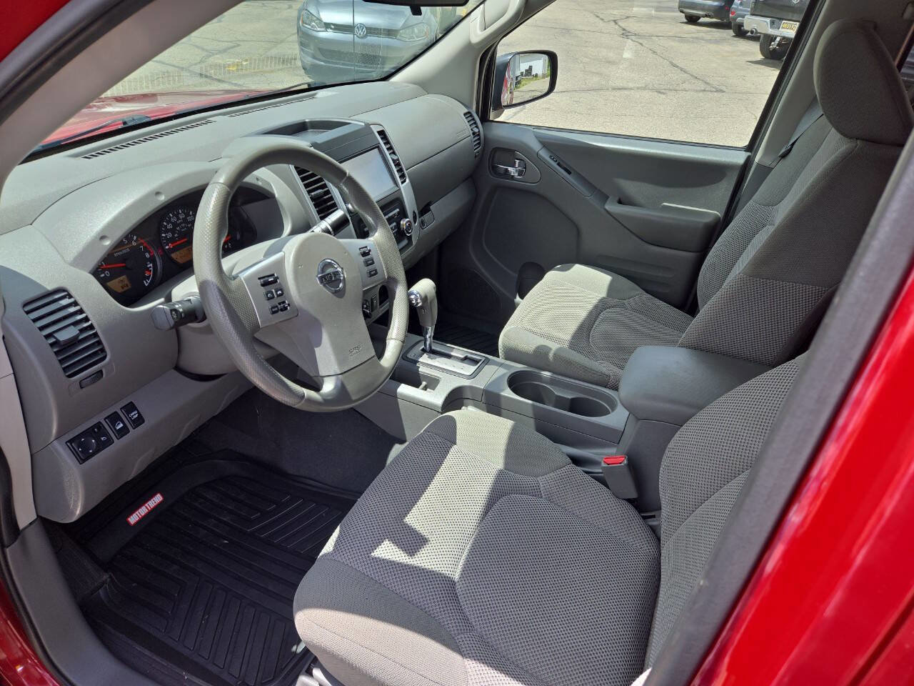 Used 2019 Nissan Frontier SV image 14