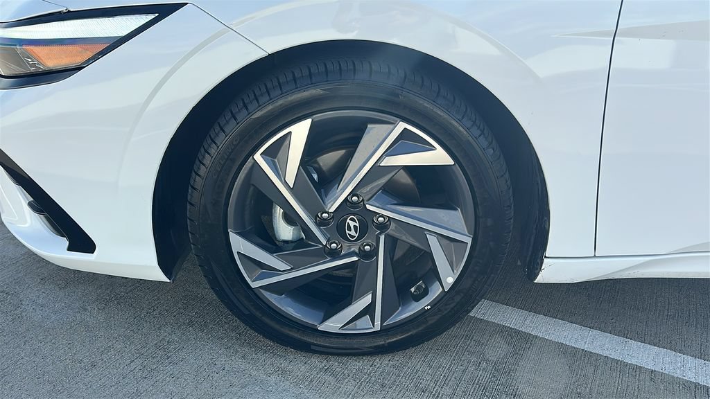 Used 2024 Hyundai Elantra Limited FWD image 8