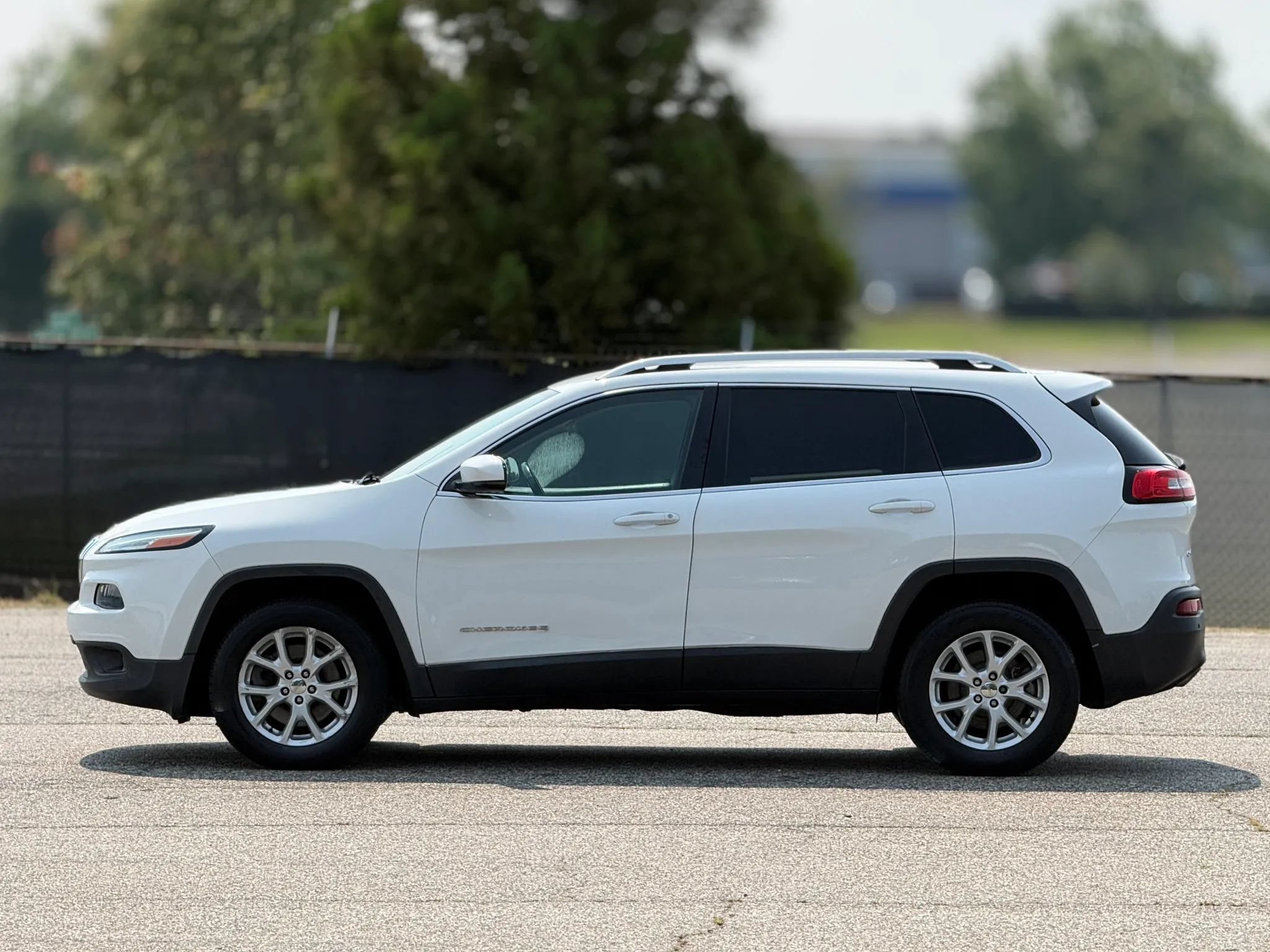 Used 2017 Jeep Cherokee Latitude w/ Safety/Convenience Group AWD/4WD image 8