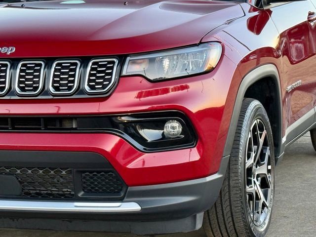 Used 2025 Jeep Compass Limited image 11