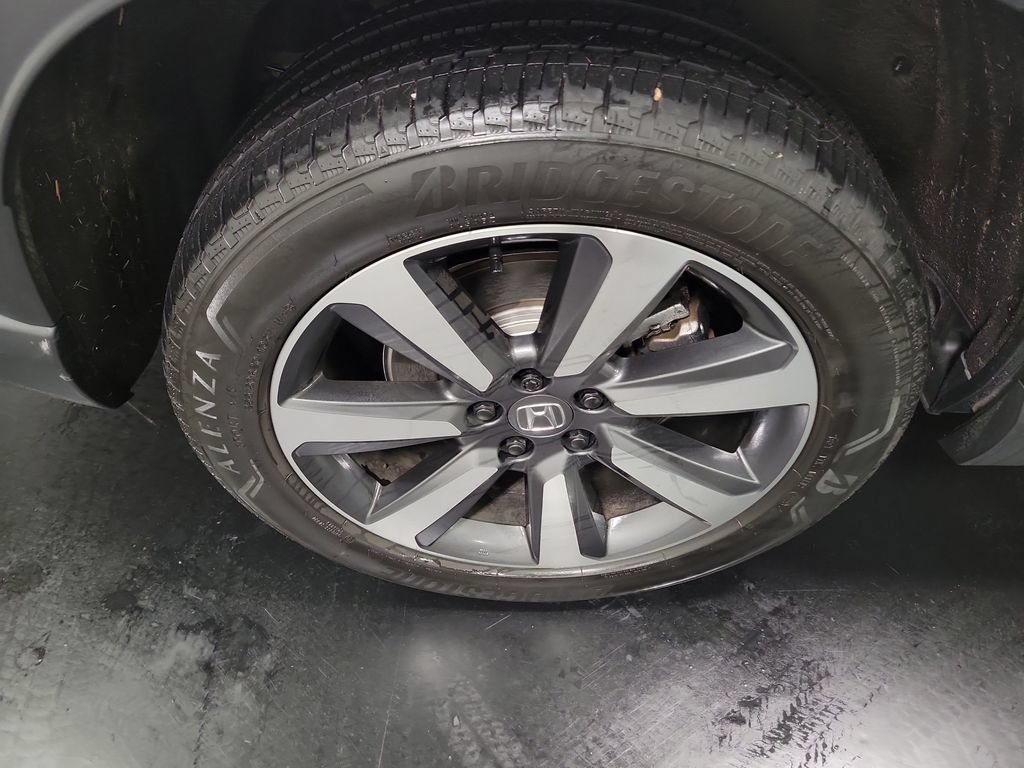 Used 2025 Honda Pilot Touring image 11