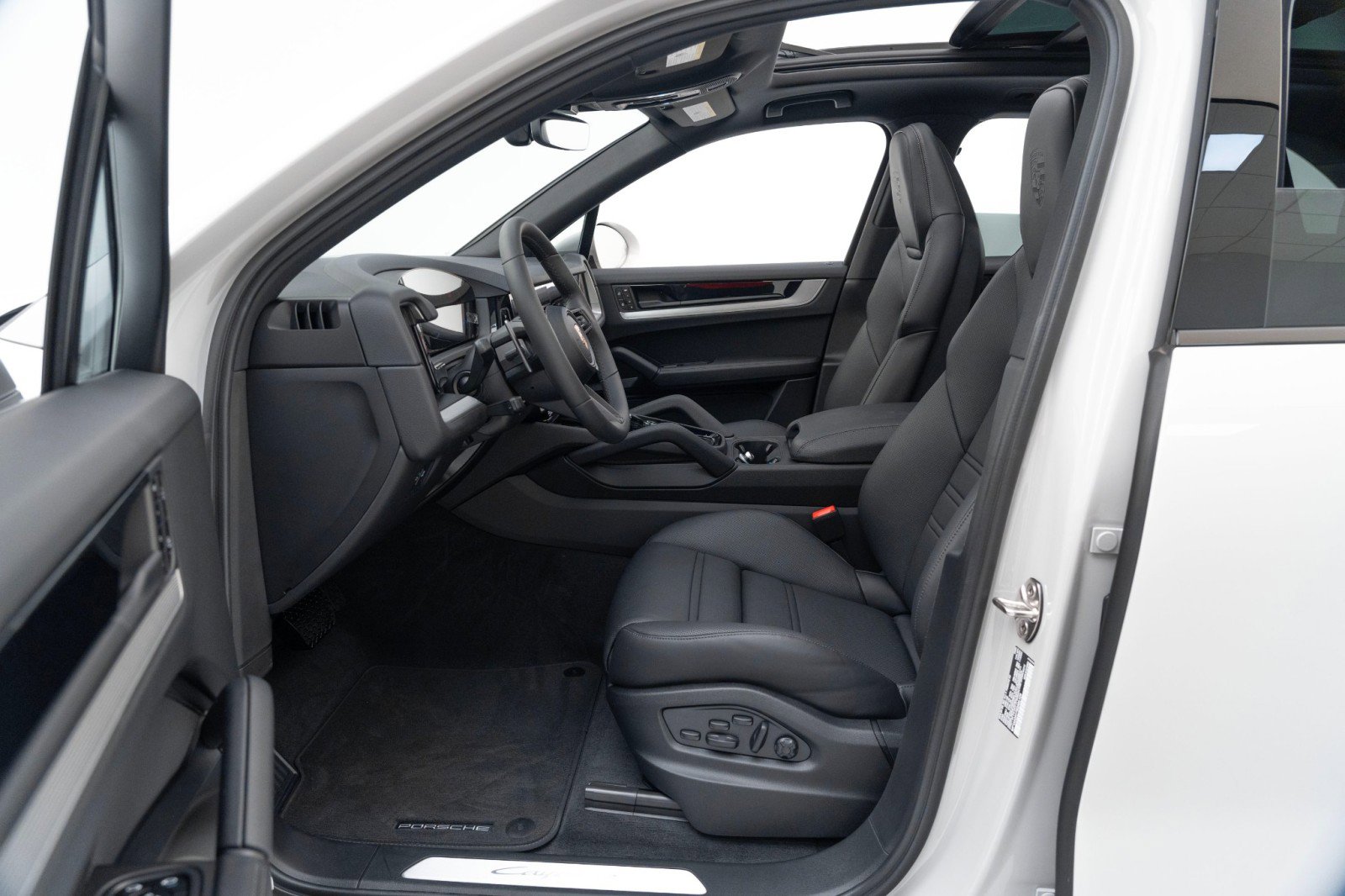 New 2025 Porsche Cayenne image 17
