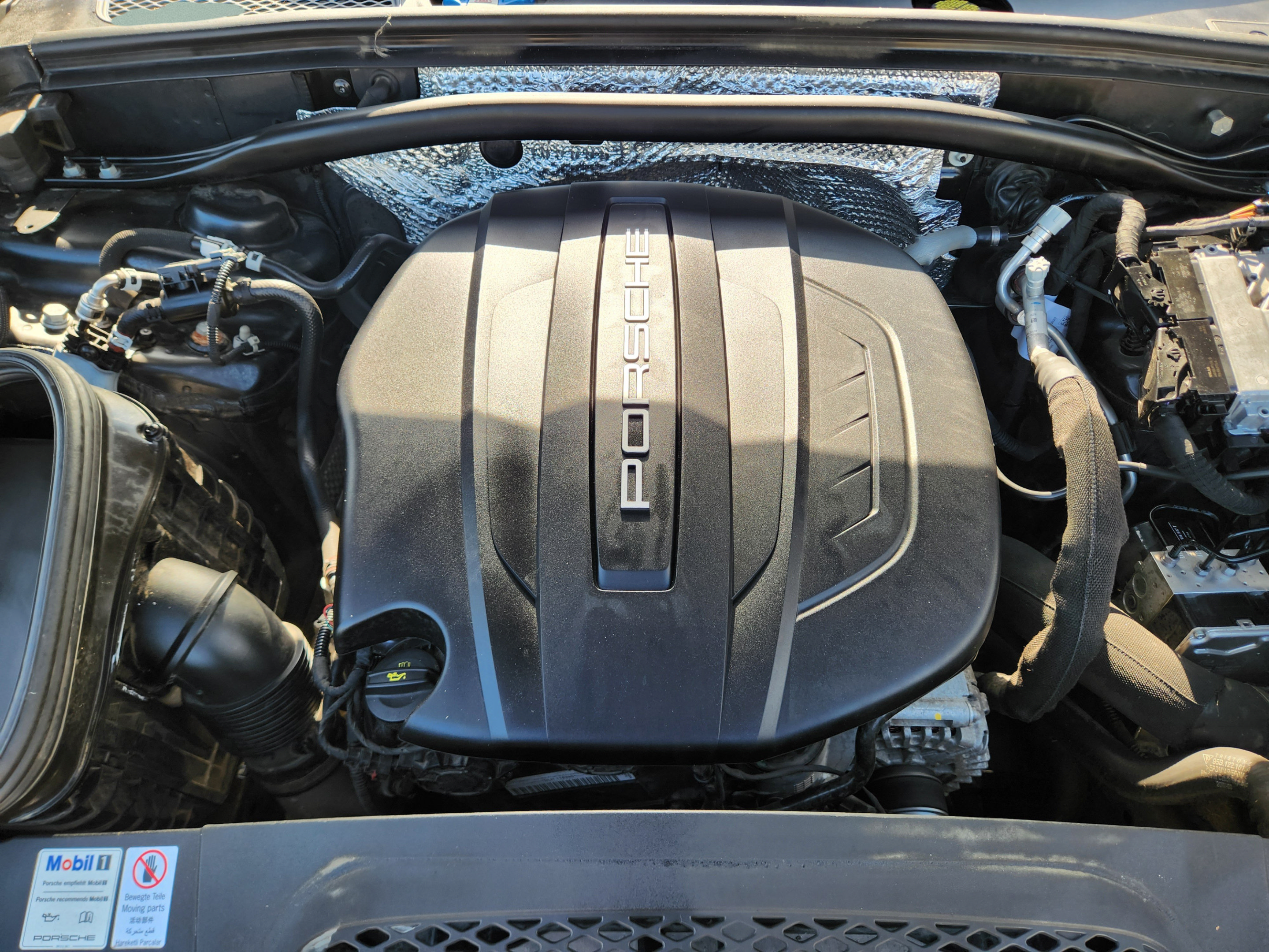Used 2020 Porsche Macan AWD/4WD image 29