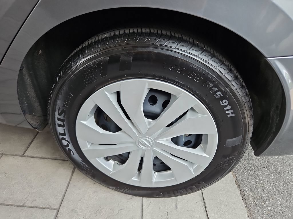 Used 2025 Nissan Versa S FWD image 28