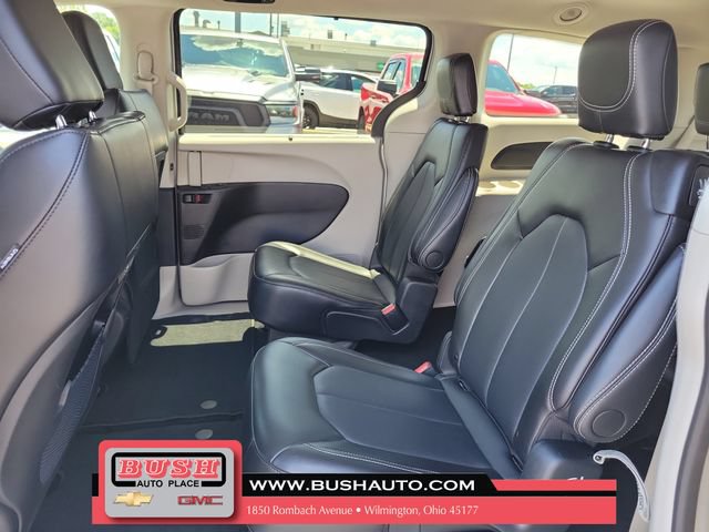 Used 2024 Chrysler Pacifica Touring-L FWD image 13