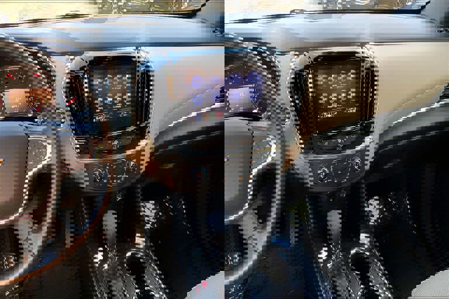 Used 2023 Chevrolet Traverse LT image 6