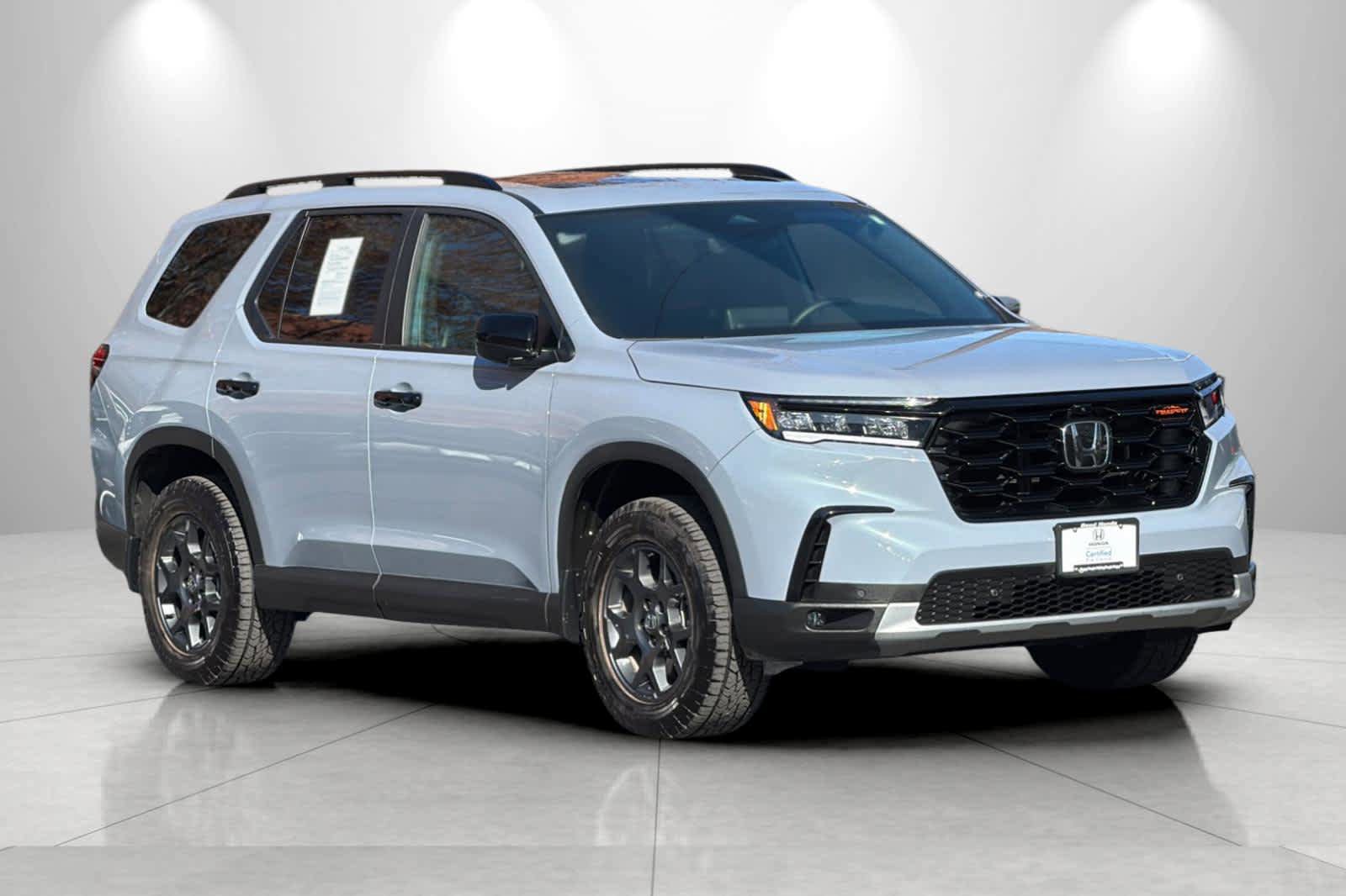 Used 2025 Honda Pilot TrailSport image 9