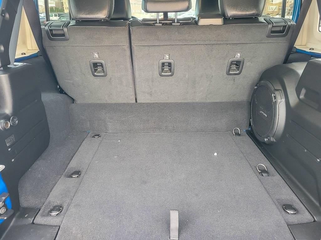 Used 2022 Jeep Wrangler Unlimited Sahara w/ Cold Weather Group AWD/4WD image 19