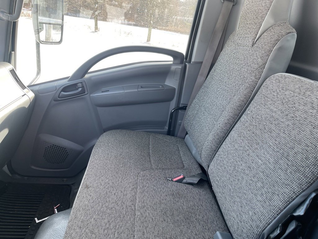 Used 2020 Isuzu NPR image 11