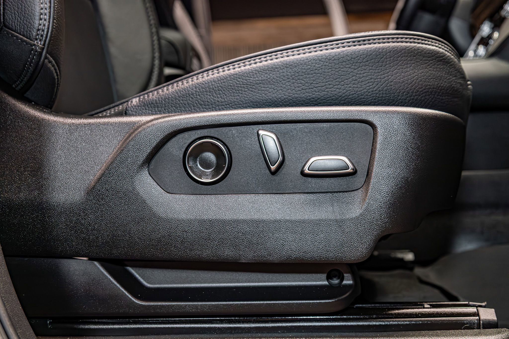 Used 2024 GMC Yukon XL Denali w/ Denali Reserve Package image 27